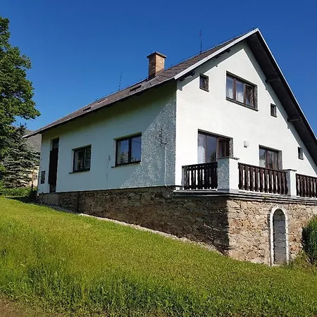Dom wakacyjny Horska Chata S Bazenem A Vyhledem Na Krajinu Dolna Morawa